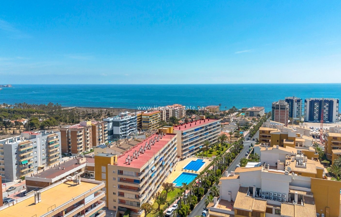 Перепродажа - Квартира / квартира - Orihuela Costa - Punta Prima