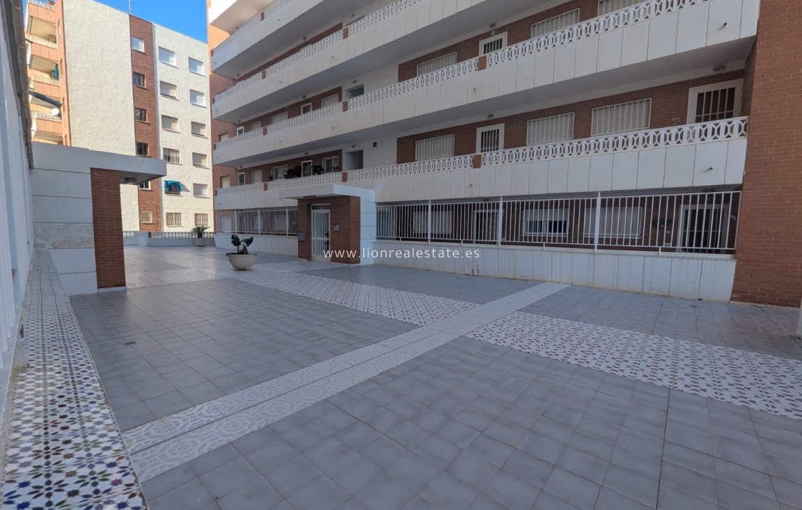 Перепродажа - Квартира / квартира - Orihuela Costa - Punta Prima