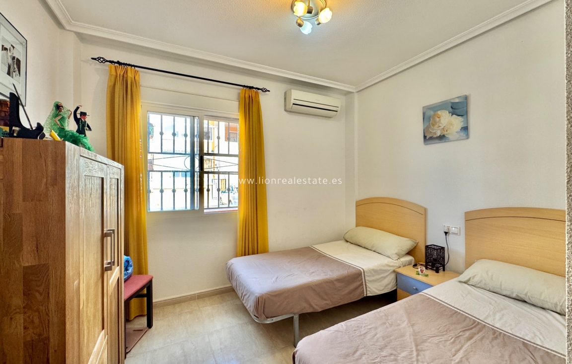 Перепродажа - Квартира / квартира - Orihuela Costa
