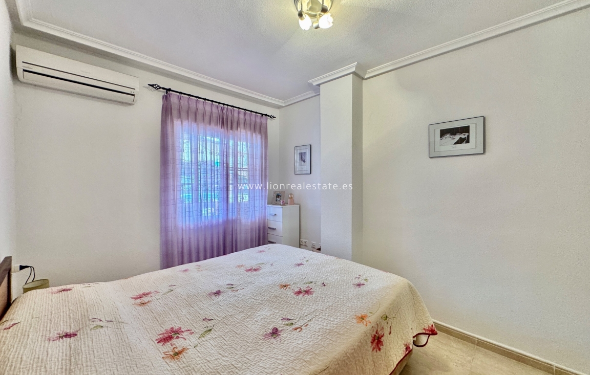 Перепродажа - Квартира / квартира - Orihuela Costa