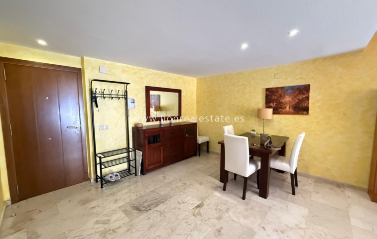 Перепродажа - Квартира / квартира - Punta Prima