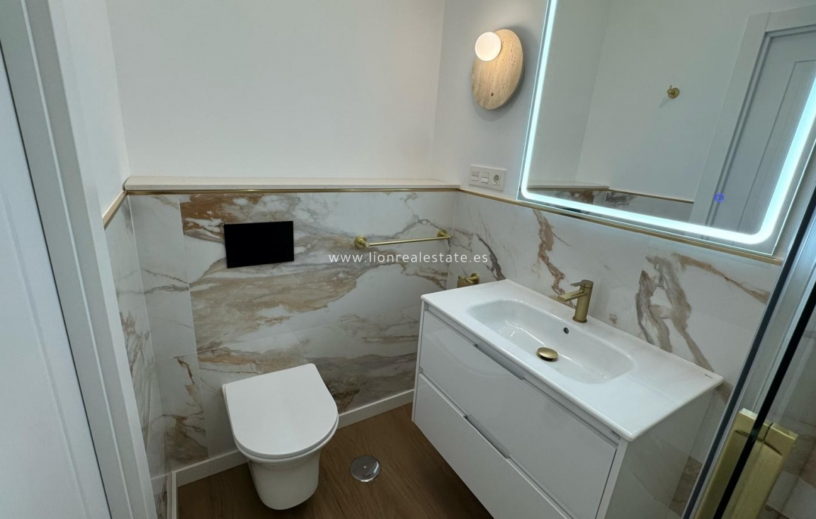 Перепродажа - Квартира / квартира - Punta Prima