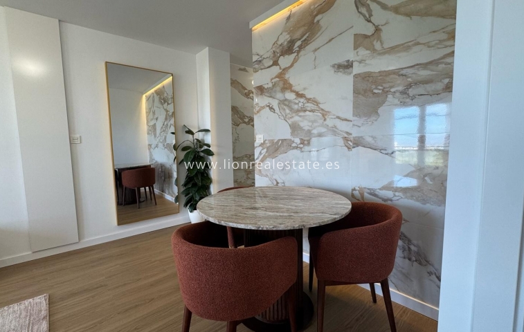 Перепродажа - Квартира / квартира - Punta Prima