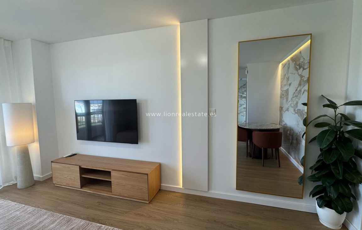 Перепродажа - Квартира / квартира - Punta Prima