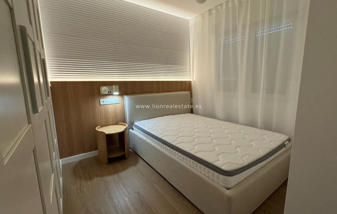 Перепродажа - Квартира / квартира - Punta Prima