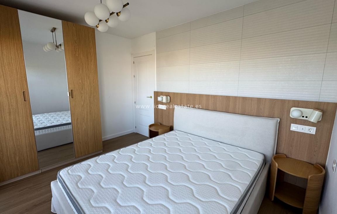 Перепродажа - Квартира / квартира - Punta Prima