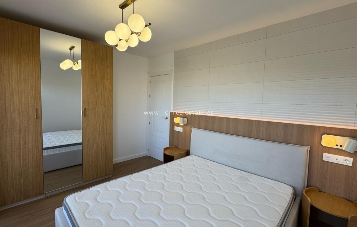 Перепродажа - Квартира / квартира - Punta Prima