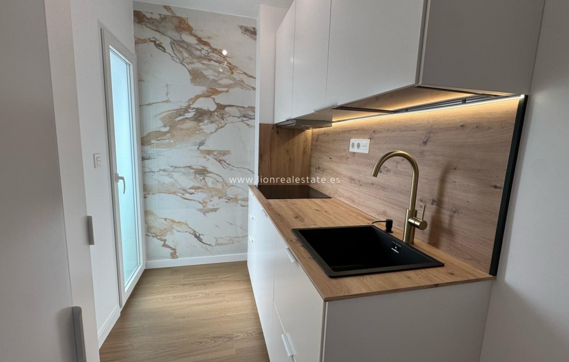 Перепродажа - Квартира / квартира - Punta Prima