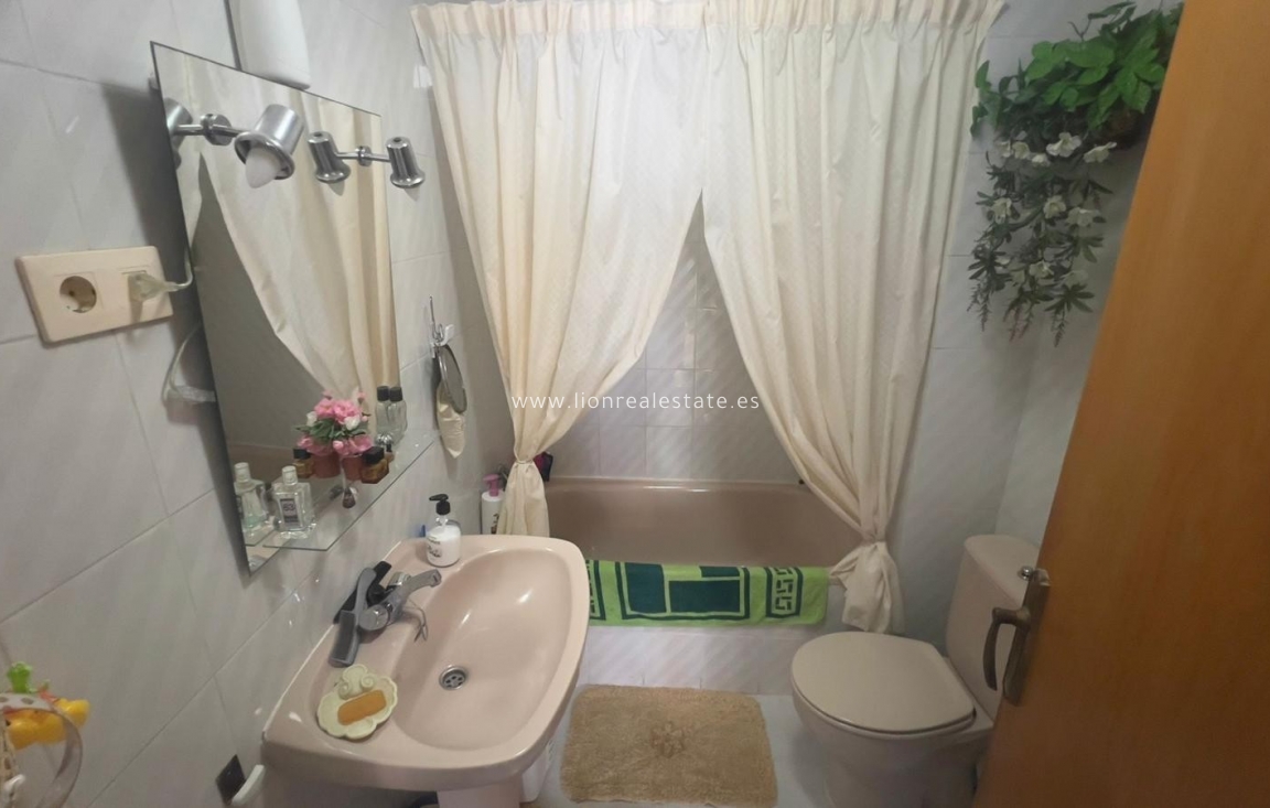 Перепродажа - Квартира / квартира - Punta Prima