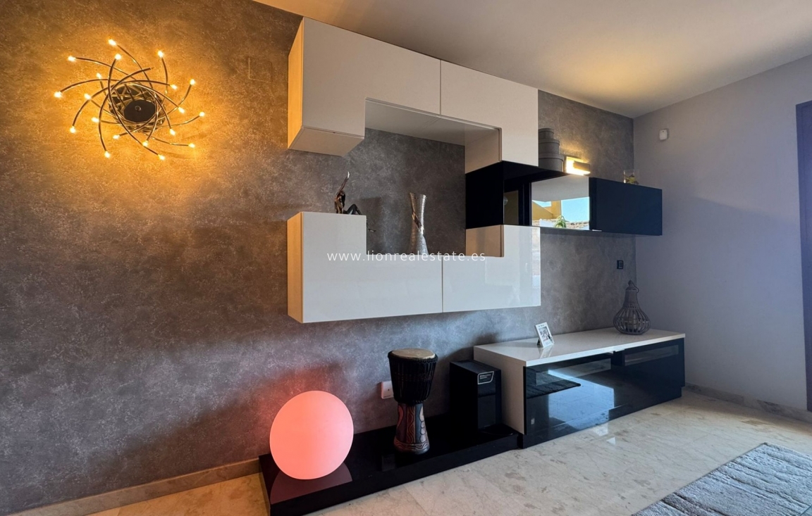 Перепродажа - Квартира / квартира - Punta Prima