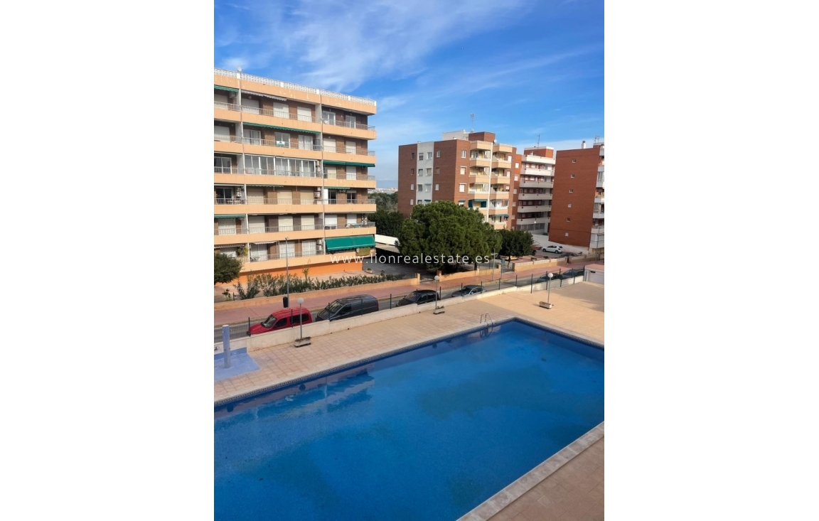 Перепродажа - Квартира / квартира - Punta Prima