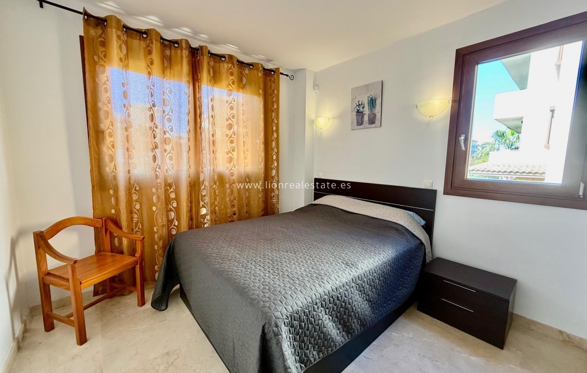 Перепродажа - Квартира / квартира - Punta Prima