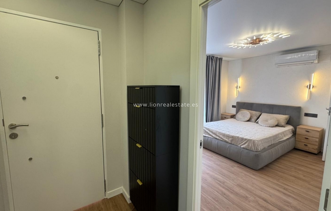 Перепродажа - Квартира / квартира - Punta Prima