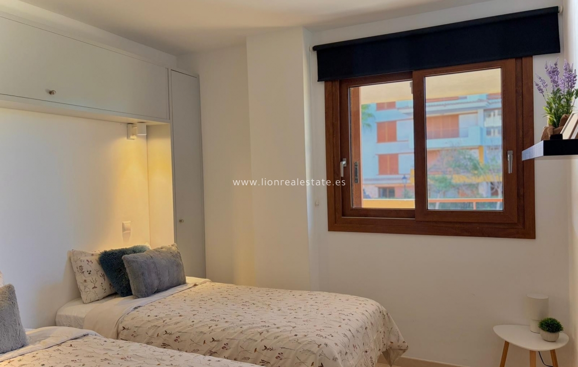 Перепродажа - Квартира / квартира - Punta Prima