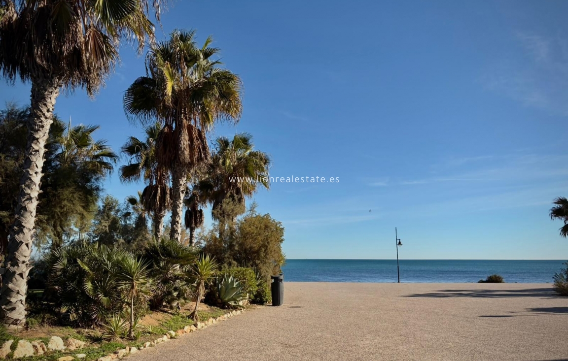 Перепродажа - Квартира / квартира - Punta Prima