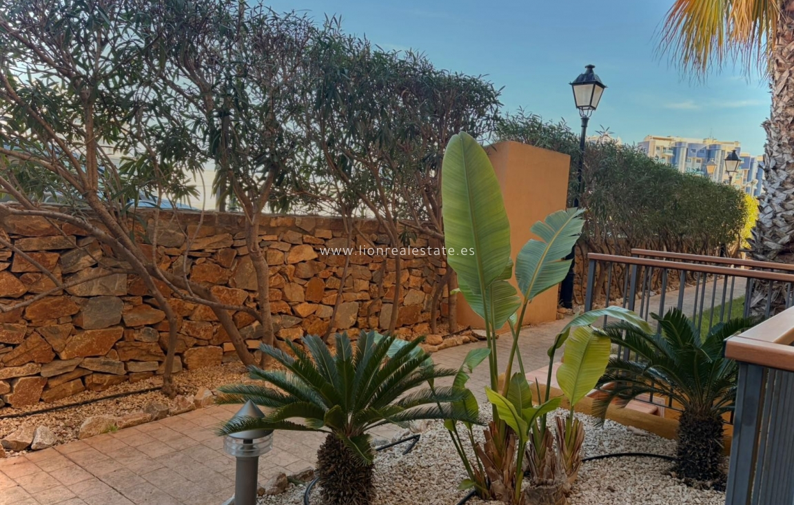 Перепродажа - Квартира / квартира - Punta Prima