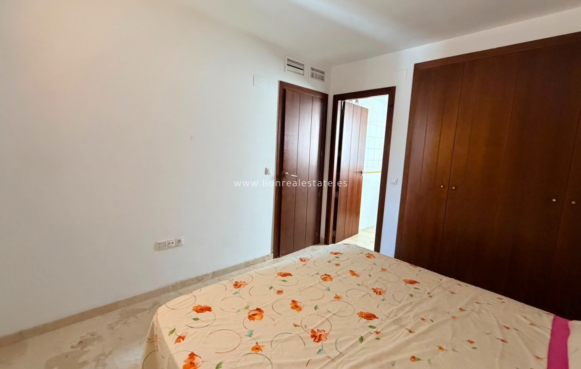 Перепродажа - Квартира / квартира - Punta Prima