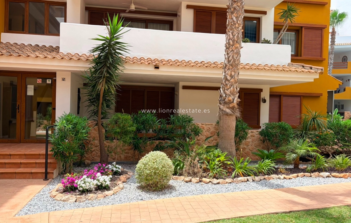 Перепродажа - Квартира / квартира - Punta Prima