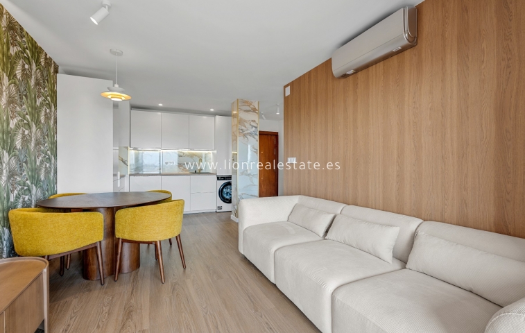 Перепродажа - Квартира / квартира - Punta Prima