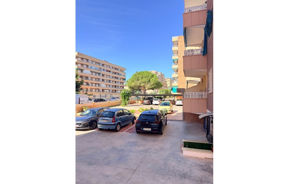 Перепродажа - Квартира / квартира - Punta Prima