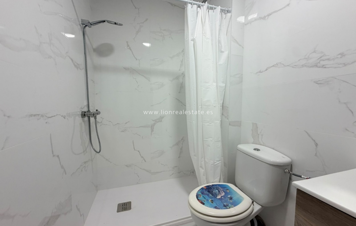 Перепродажа - Квартира / квартира - Punta Prima