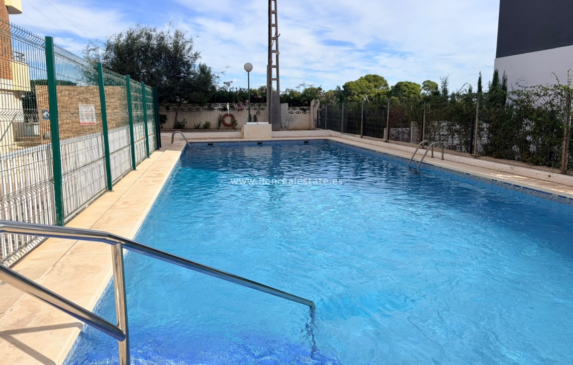 Перепродажа - Квартира / квартира - Punta Prima