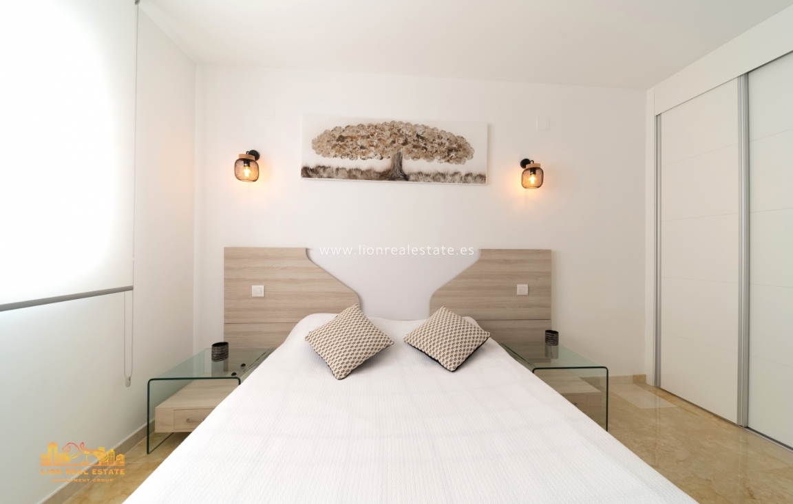 Перепродажа - Квартира / квартира - Punta Prima