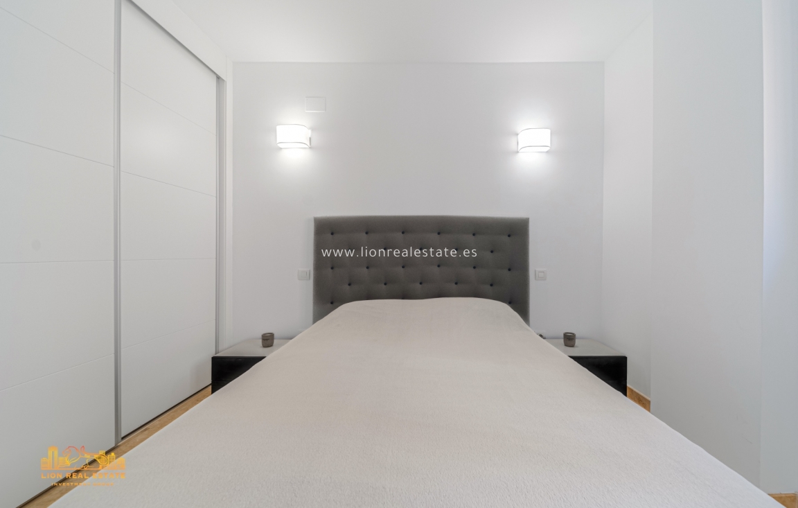 Перепродажа - Квартира / квартира - Punta Prima