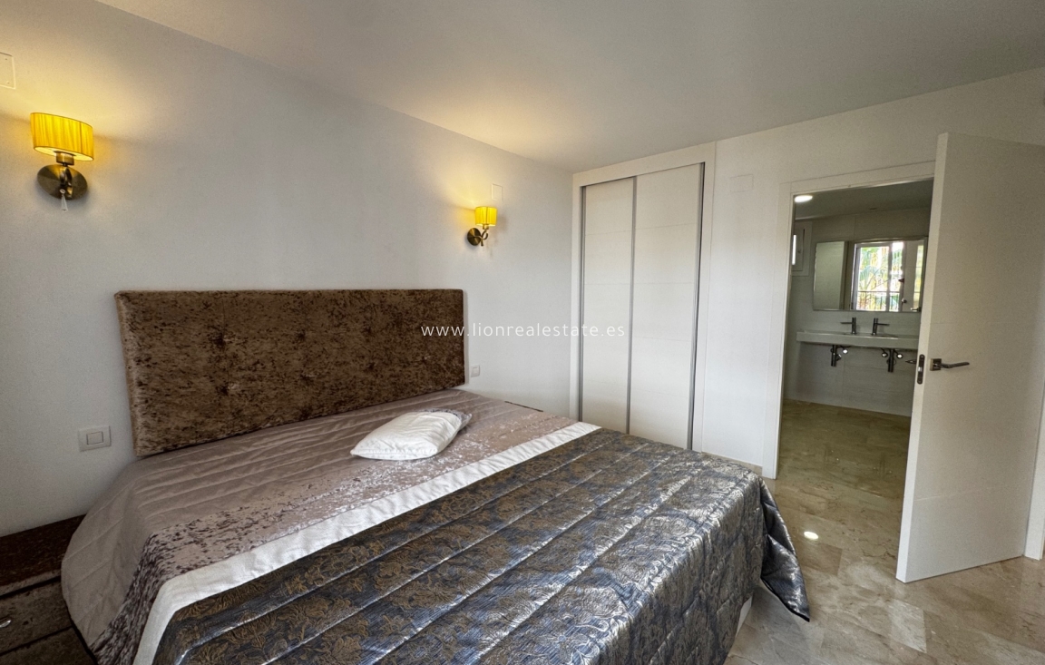 Перепродажа - Квартира / квартира - Punta Prima