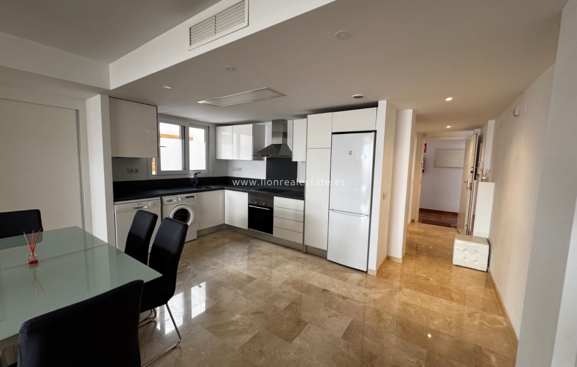 Перепродажа - Квартира / квартира - Punta Prima