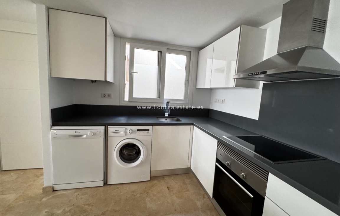 Перепродажа - Квартира / квартира - Punta Prima