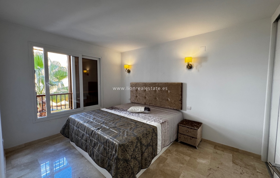 Перепродажа - Квартира / квартира - Punta Prima