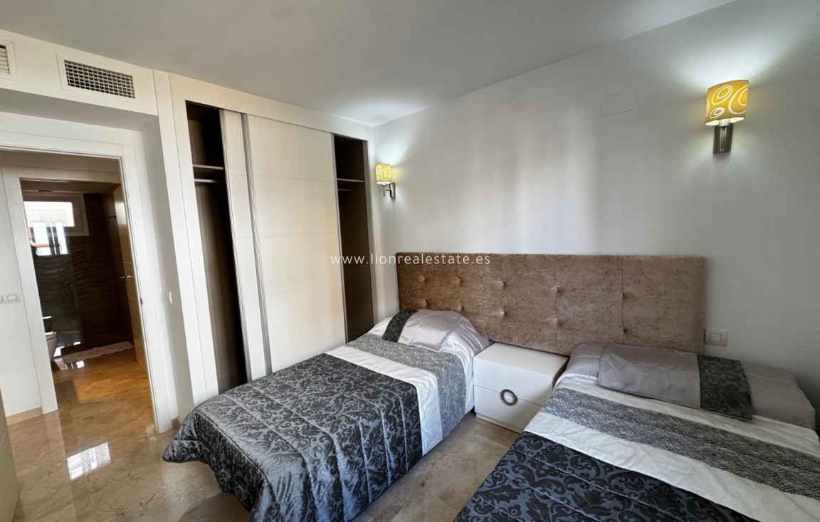 Перепродажа - Квартира / квартира - Punta Prima