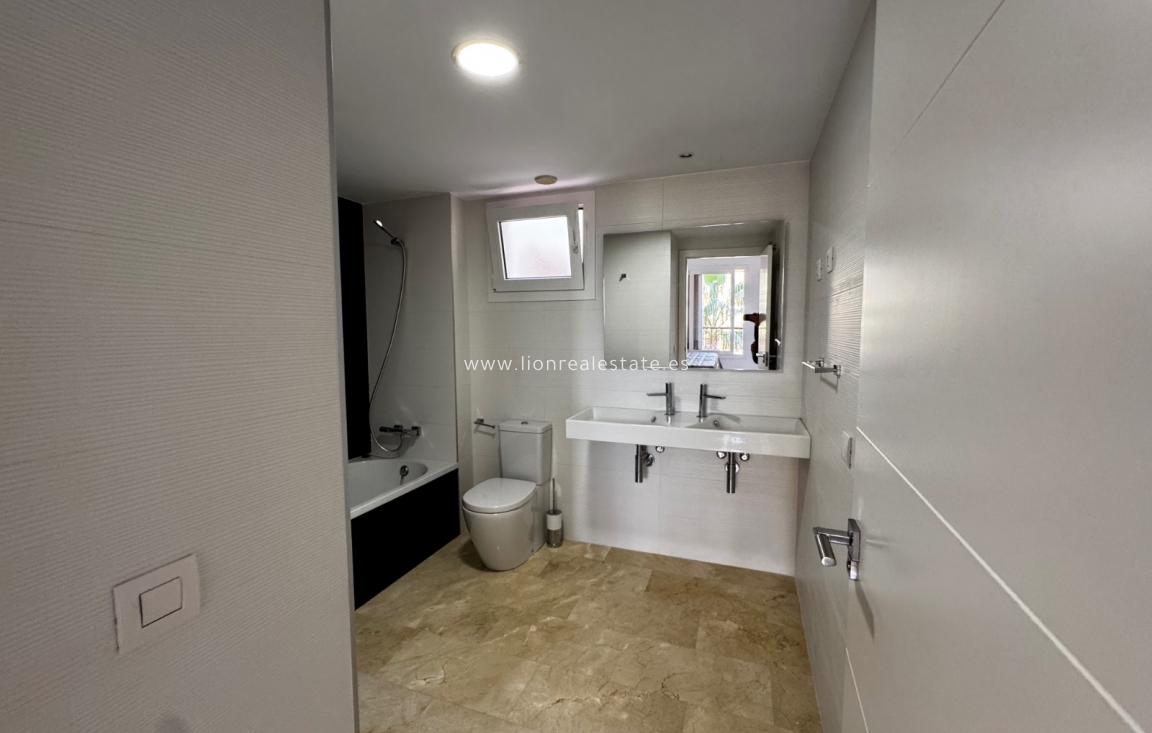 Перепродажа - Квартира / квартира - Punta Prima