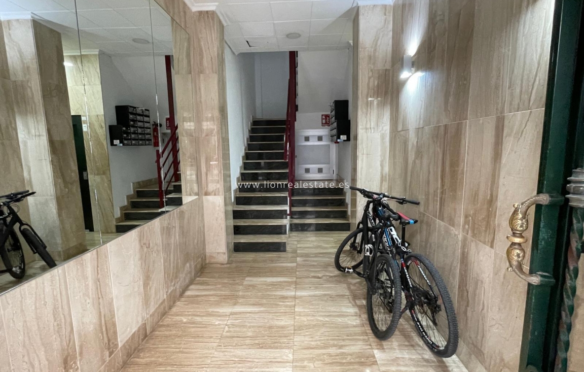 Перепродажа - Квартира / квартира - Torrevieja - Centro