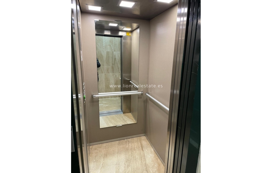 Перепродажа - Квартира / квартира - Torrevieja - Centro