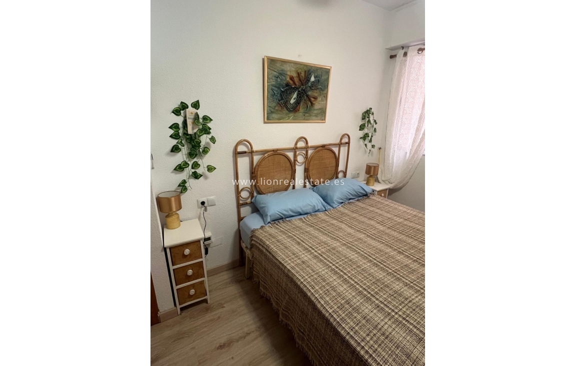 Перепродажа - Квартира / квартира - Torrevieja - Playa Del Cura