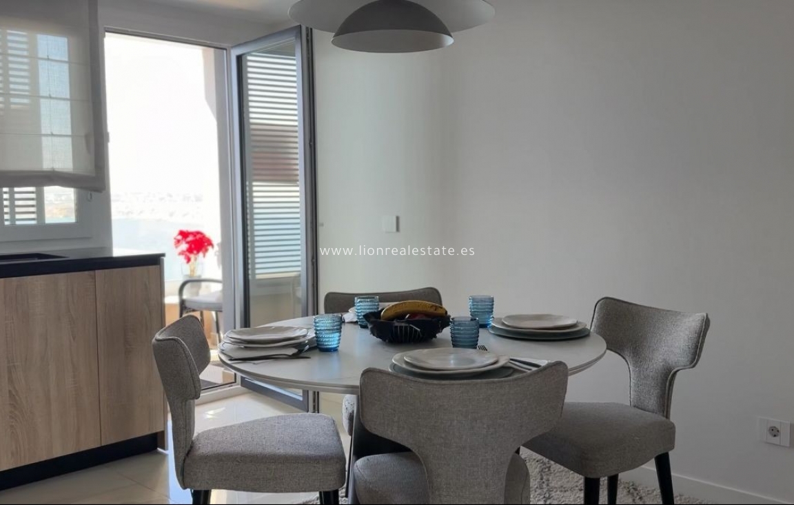 Перепродажа - Квартира / квартира - Torrevieja - Punta Prima