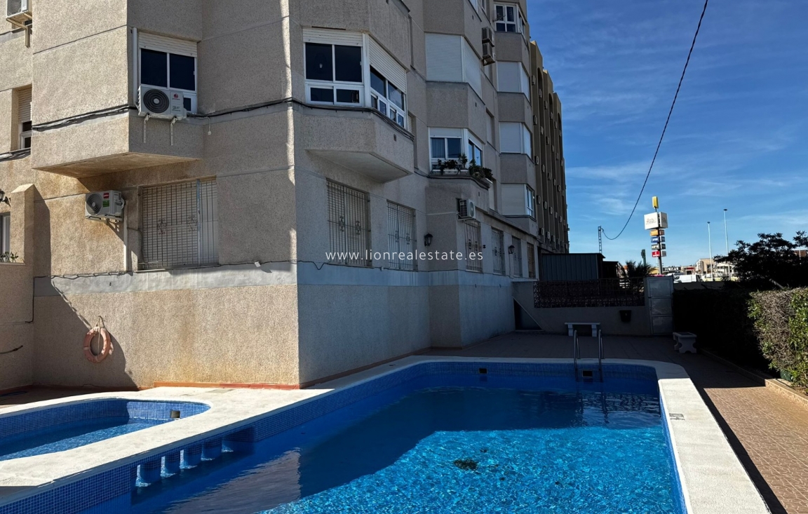 Перепродажа - Квартира / квартира - Torrevieja - Punta Prima