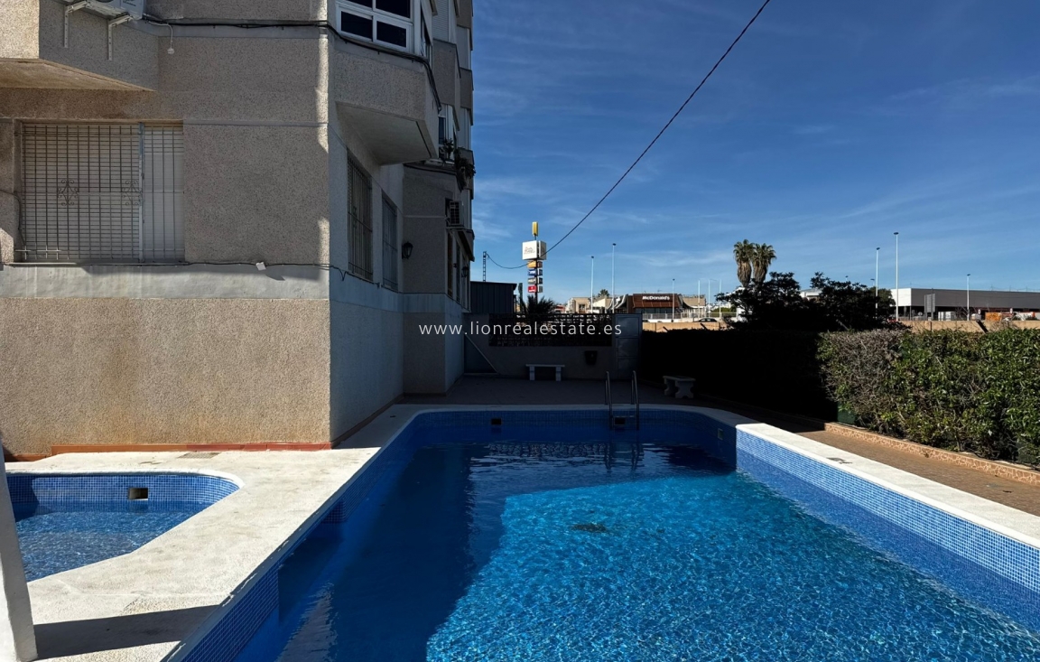 Перепродажа - Квартира / квартира - Torrevieja - Punta Prima