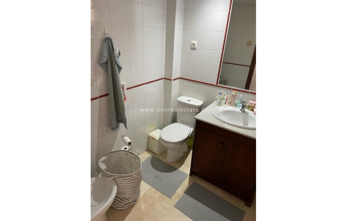 Перепродажа - Квартира / квартира - Torrevieja - Punta Prima