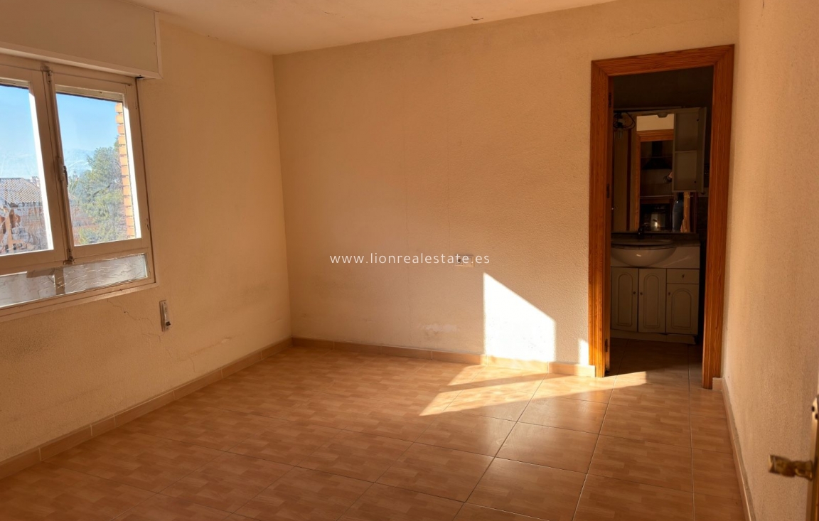 Перепродажа - Квартира / квартира - Torrevieja - Punta Prima