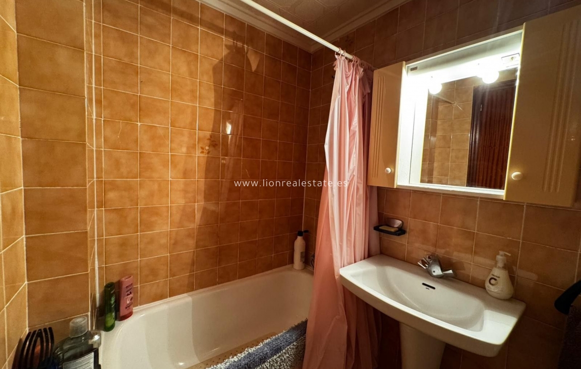 Перепродажа - Квартира / квартира - Torrevieja - Punta Prima