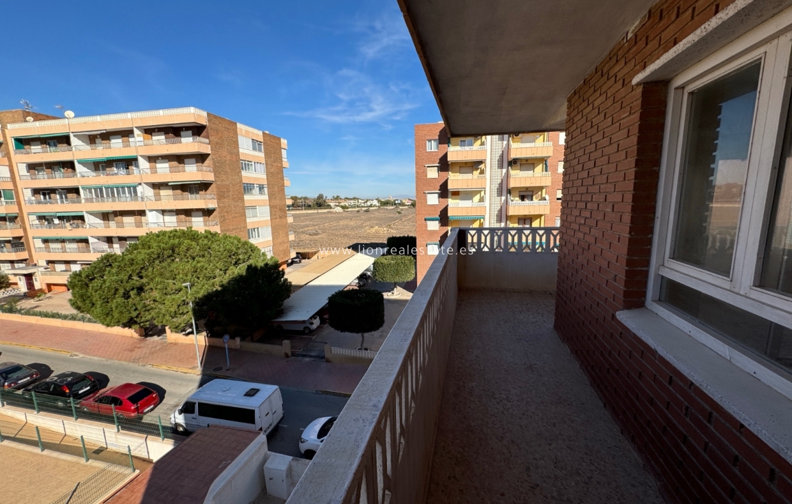 Перепродажа - Квартира / квартира - Torrevieja - Punta Prima