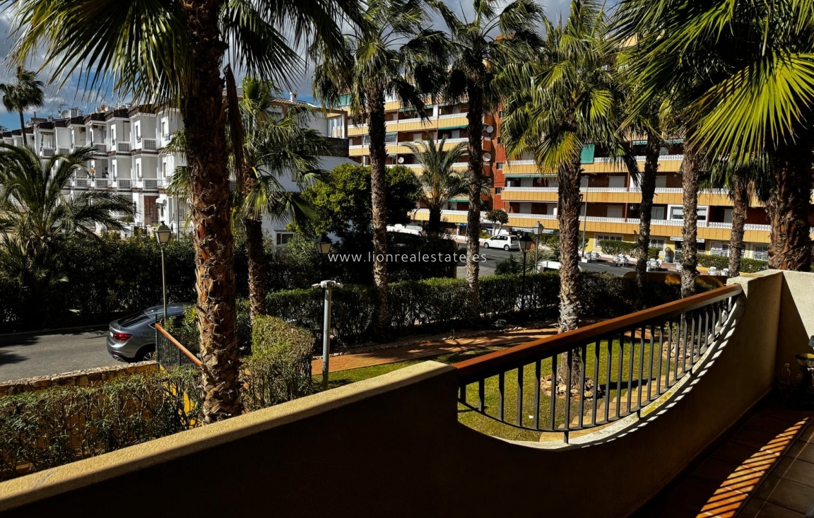 Перепродажа - Квартира / квартира - Torrevieja - Punta Prima