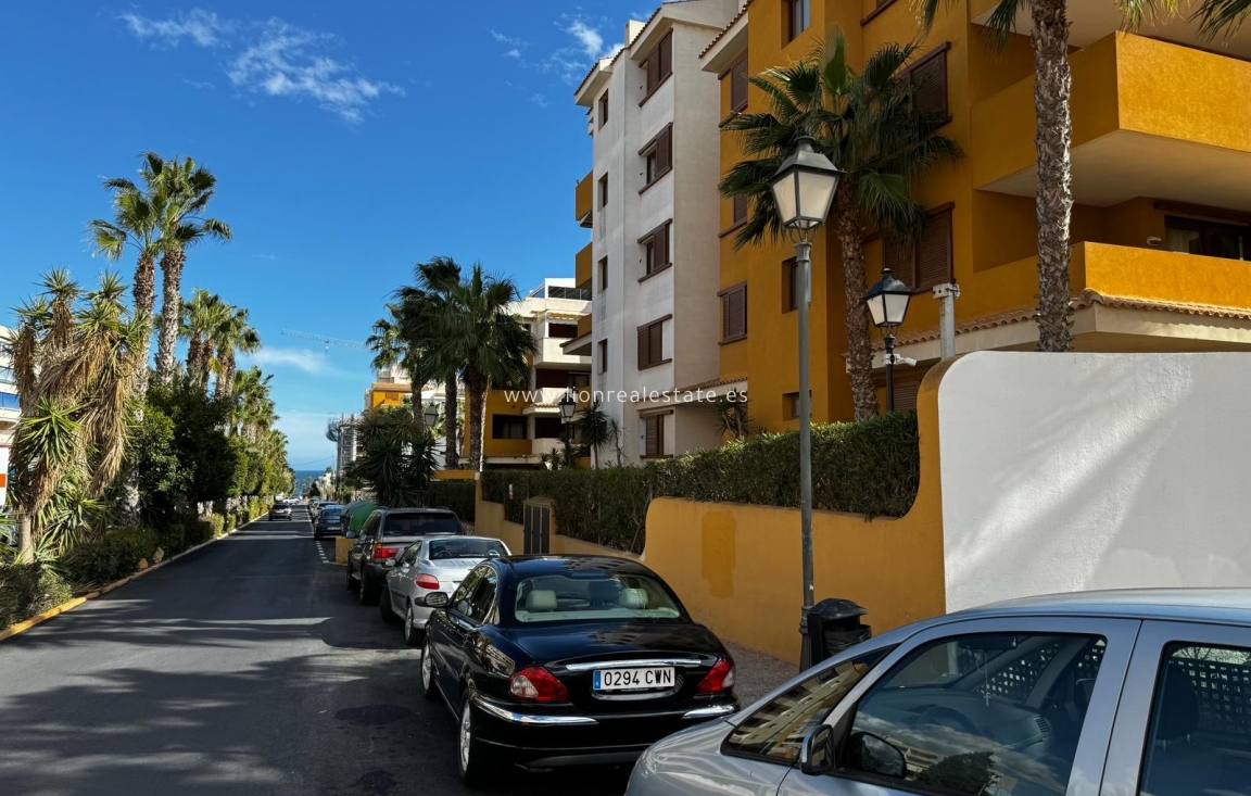 Перепродажа - Квартира / квартира - Torrevieja - Punta Prima