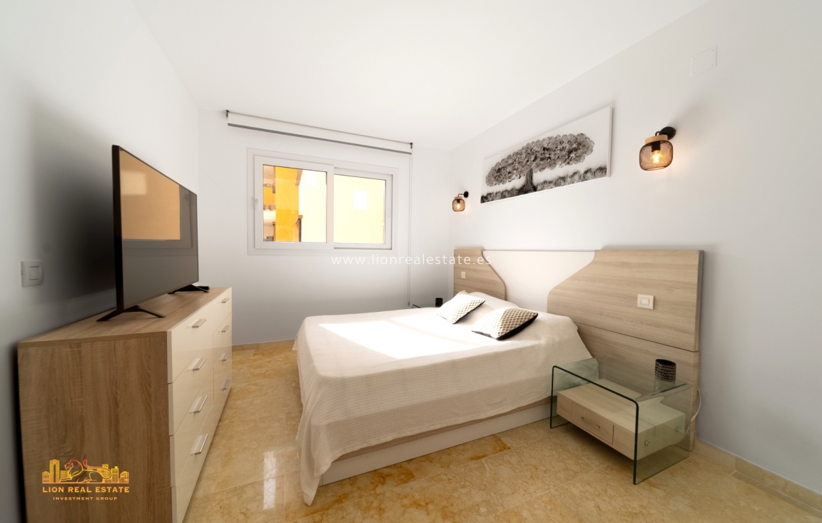 Перепродажа - Квартира / квартира - Torrevieja - Punta Prima