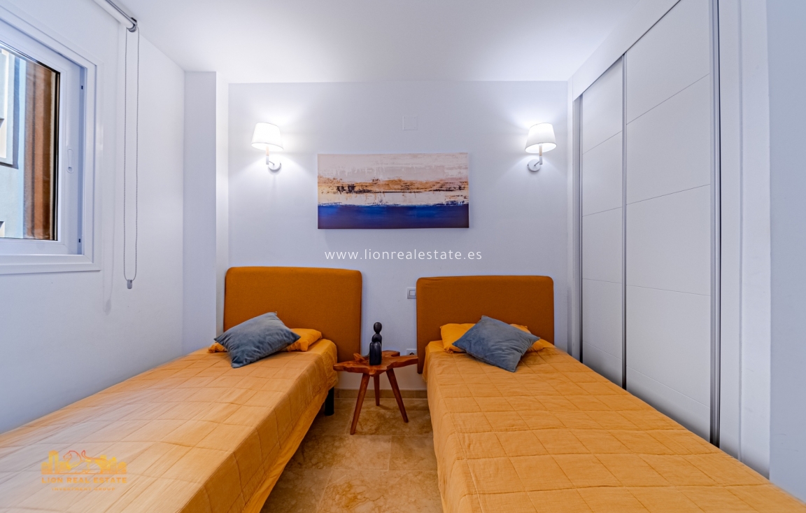 Перепродажа - Квартира / квартира - Torrevieja - Punta Prima