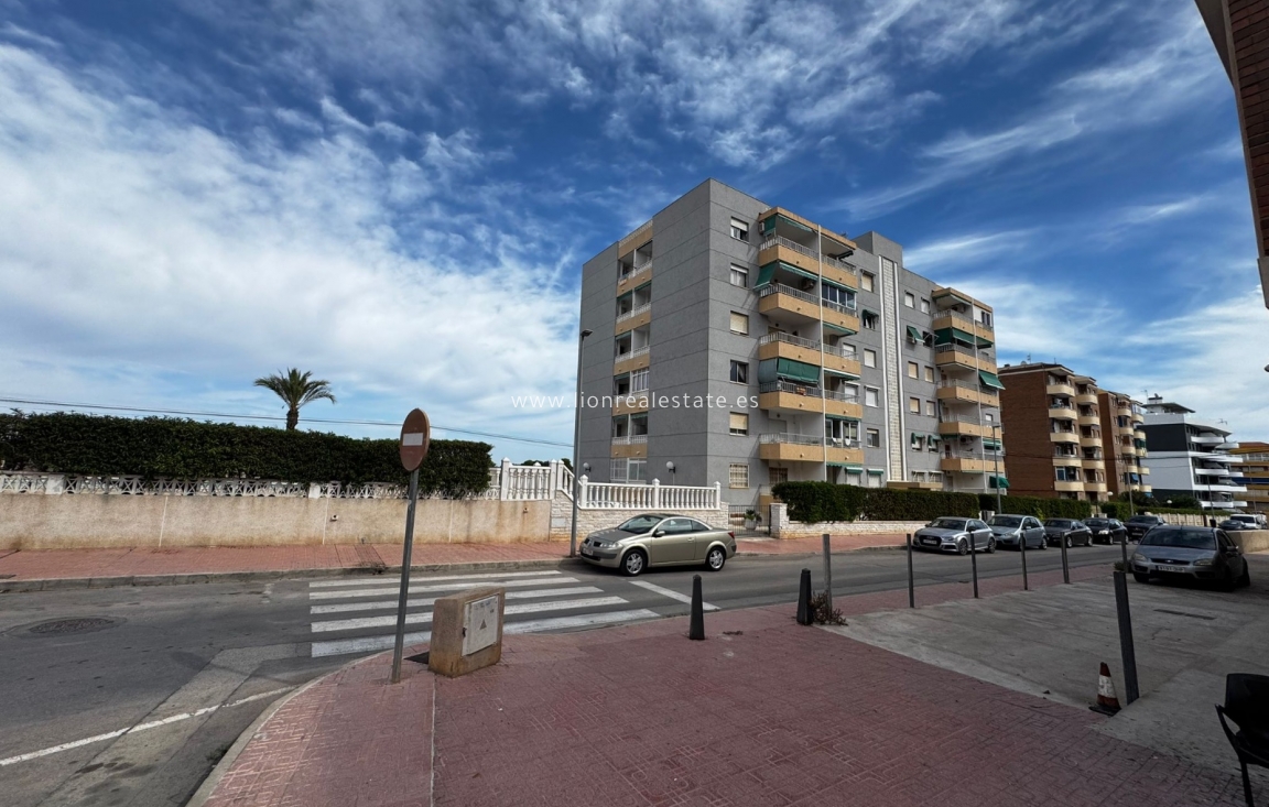 Перепродажа - Квартира / квартира - Torrevieja - Punta Prima