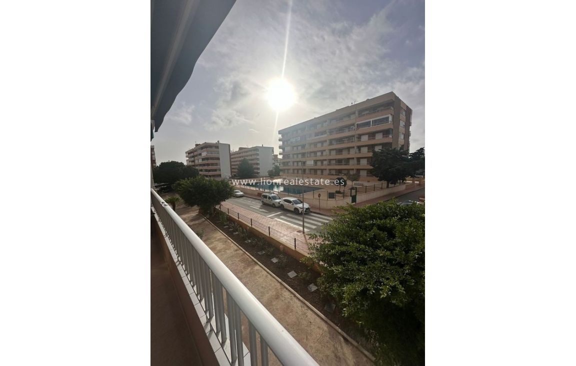 Перепродажа - Квартира / квартира - Torrevieja - Punta Prima